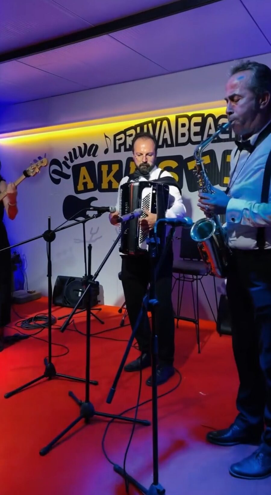 Pruva Beach akustik canlı müzik gecesi